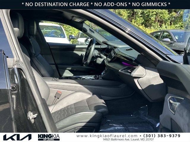 Used 2022 Audi e-tron GT Prestige AWD/4WD image 16