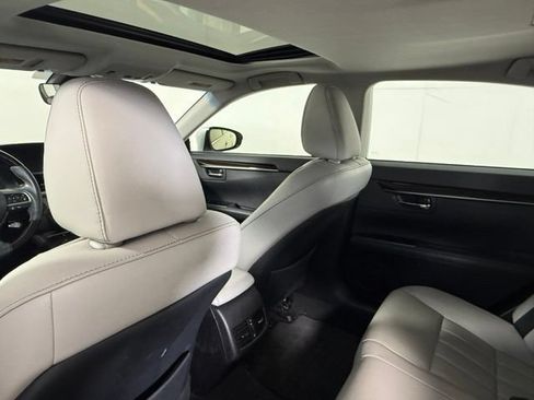 Used 2016 Lexus ES 350 w/ Luxury Package w/Wood Trim FWD image 22