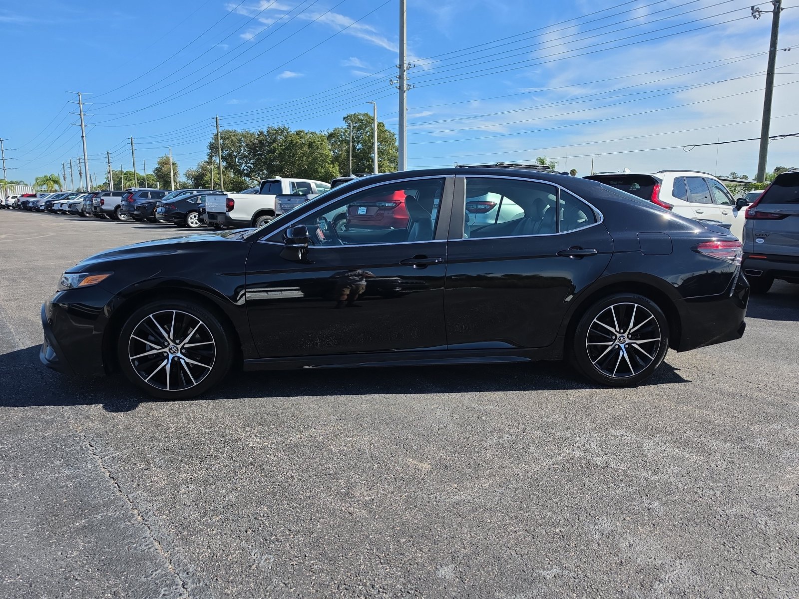 Used 2021 Toyota Camry SE FWD image 6