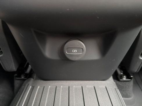 New 2026 Volvo XC60 B5 Plus w/ Climate Package image 73