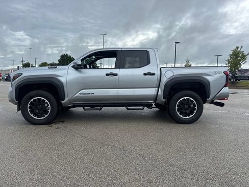 Used 2026 Toyota Tacoma TRD Off-Road AWD/4WD image 3