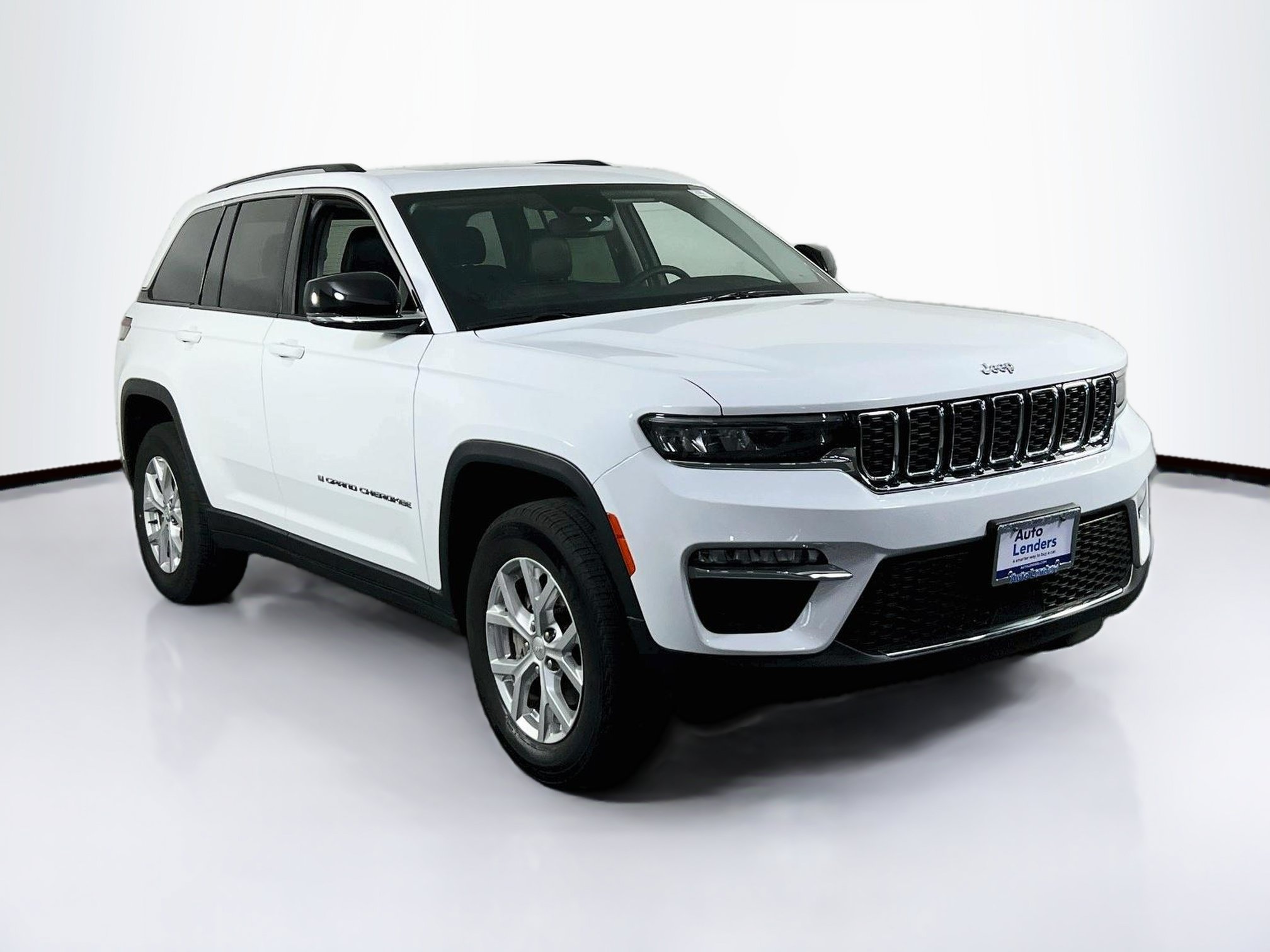 Used 2023 Jeep Grand Cherokee Limited AWD/4WD image 3