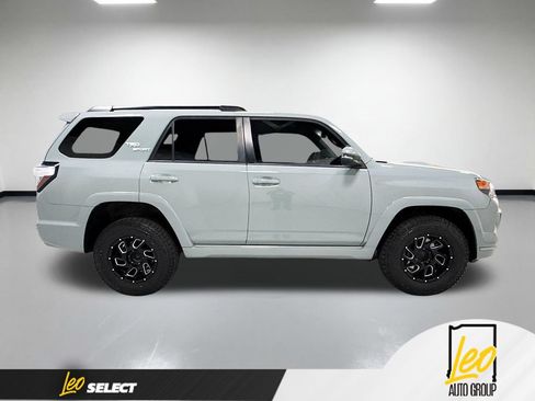 Used 2022 Toyota 4Runner TRD Sport w/ Technology Package AWD/4WD image 6