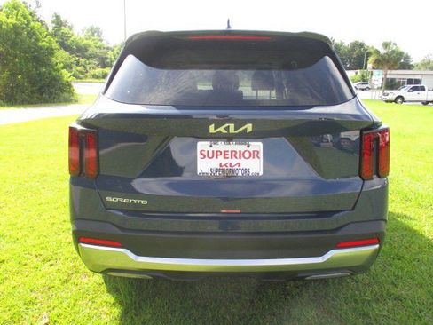 New 2025 Kia Sorento S w/ Panoramic Sunroof Package image 4