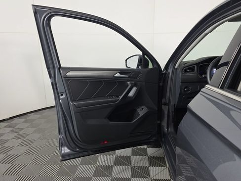 Used 2024 Volkswagen Tiguan SE w/ Panoramic Sunroof Package AWD/4WD image 20