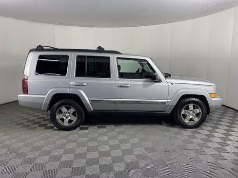 Used 2010 Jeep Commander Sport AWD/4WD image 2