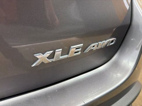 Used 2018 Toyota Highlander XLE image 25