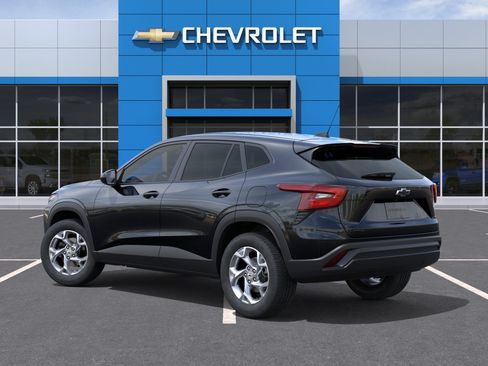 New 2026 Chevrolet Trax LS w/ LS Convenience Package FWD image 3
