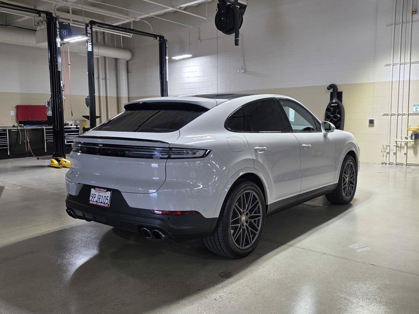 Used 2024 Porsche Cayenne Coupe AWD/4WD image 7