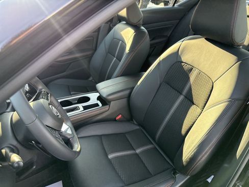 Used 2024 Nissan Altima 2.5 SR image 12