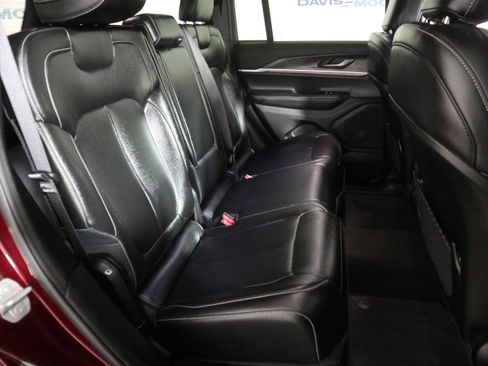 Used 2025 Jeep Grand Cherokee Limited image 20