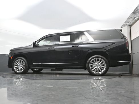 Used 2023 Cadillac Escalade ESV Premium Luxury AWD/4WD image 34