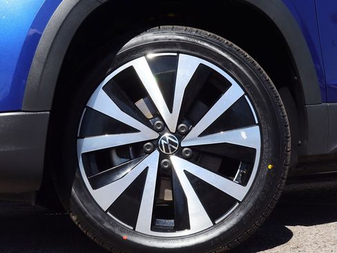 Used 2023 Volkswagen Taos SE image 5