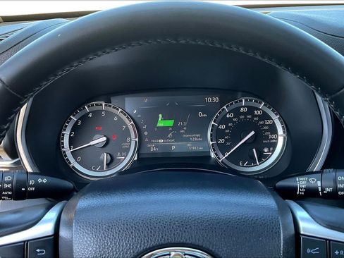 Used 2022 Toyota Highlander XLE FWD image 26