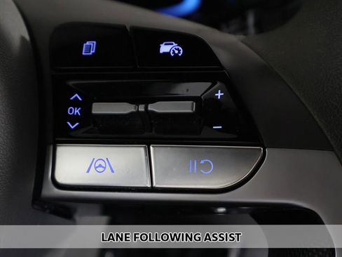 Certified 2024 Hyundai Elantra SE FWD image 3