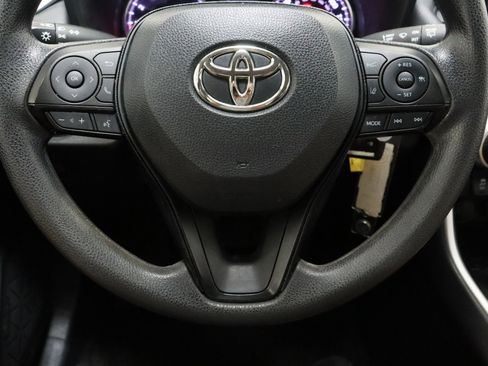 Used 2021 Toyota RAV4 LE AWD/4WD image 21