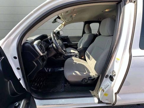 Used 2018 Toyota Tacoma SR5 AWD/4WD image 27