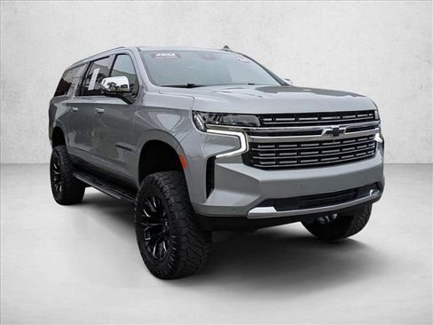 Used 2024 Chevrolet Suburban Premier image 3