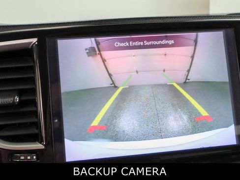 Used 2023 Chrysler Pacifica Touring-L image 18