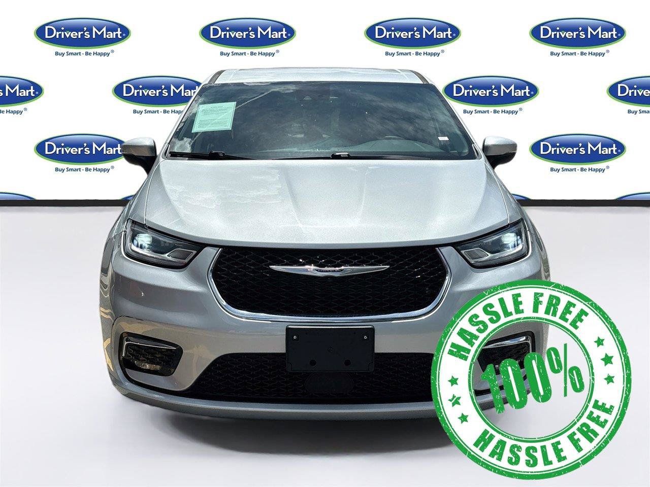 Used 2023 Chrysler Pacifica Touring-L FWD image 2