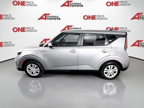 Used 2025 Kia Soul LX FWD image 4