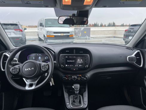 Used 2025 Kia Soul LX w/ LX Technology Package image 31