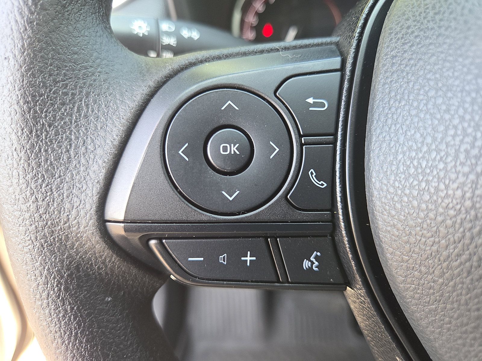 Used 2023 Toyota RAV4 LE AWD/4WD image 28