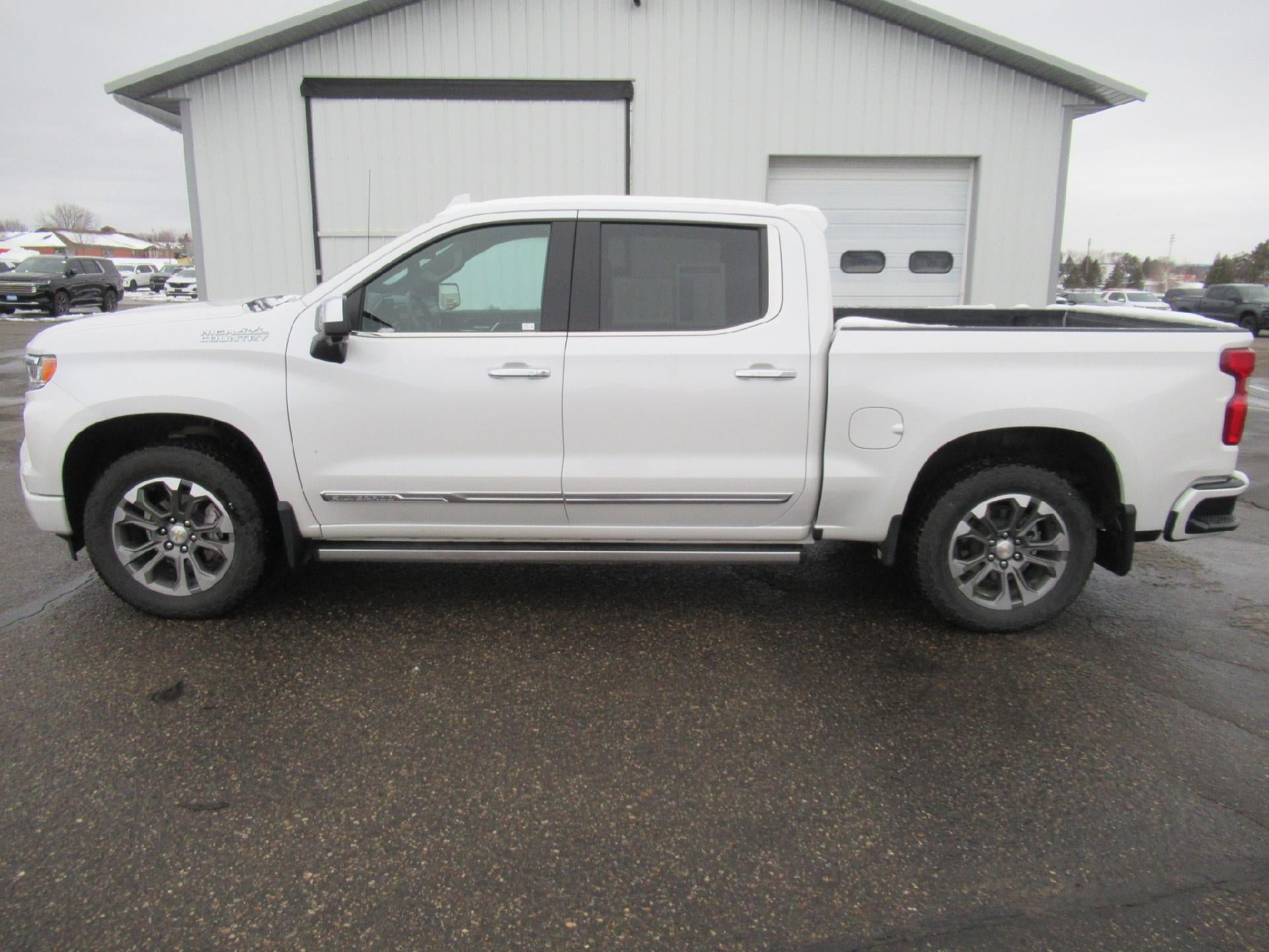 Certified 2025 Chevrolet Silverado 1500 High Country w/ Z71 Off-Road Package AWD/4WD image 9