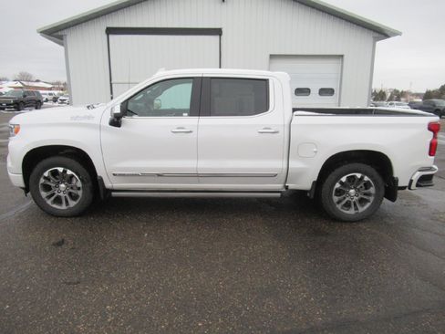 Certified 2025 Chevrolet Silverado 1500 High Country w/ Z71 Off-Road Package image 9