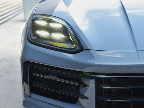 Certified 2025 Porsche Cayenne image 15