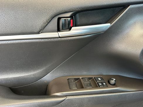 Certified 2022 Toyota Camry SE FWD image 10
