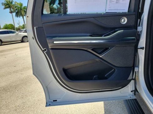 Certified 2025 Lincoln Navigator L Reserve AWD/4WD image 16