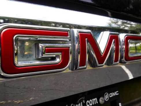 Used 2022 GMC Yukon SLT w/ SLT Luxury Package AWD/4WD image 39