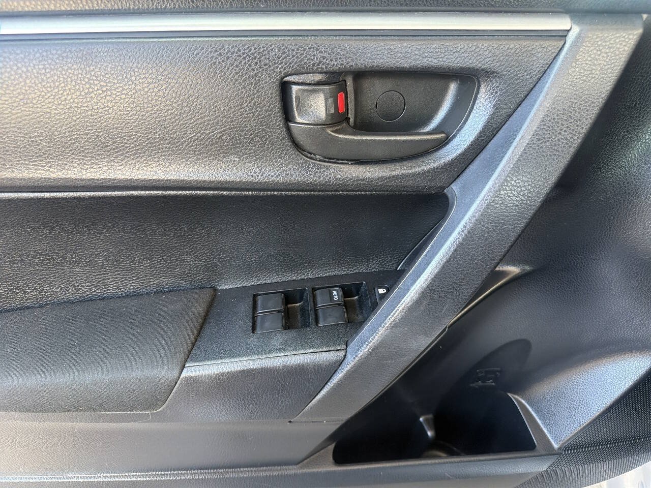 Used 2014 Toyota Corolla L FWD image 20