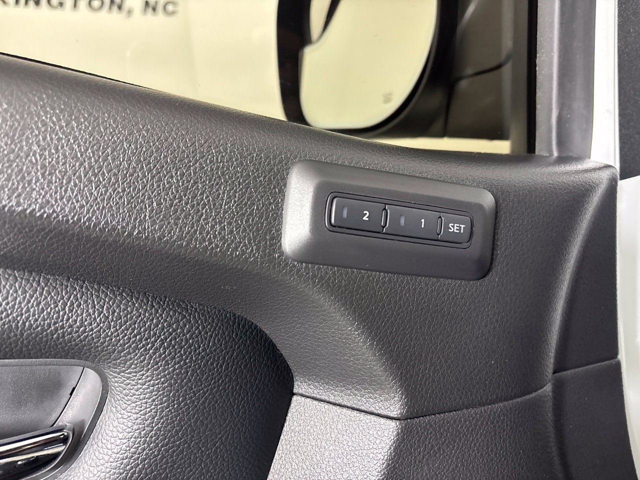 Used 2024 Nissan Titan PRO-4X w/ Pro-4x Convenience Package AWD/4WD image 8