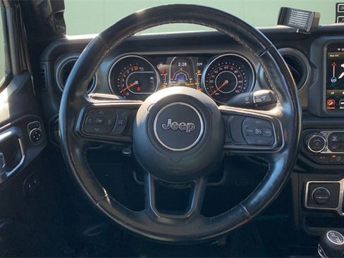 Certified 2022 Jeep Gladiator Willys image 24