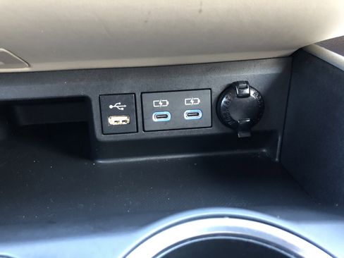 Used 2022 Toyota Highlander XLE image 10