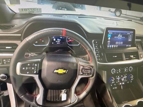 Used 2021 Chevrolet Suburban LT w/ LT Signature Package RWD image 10