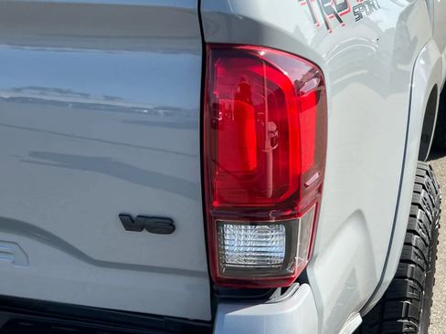 Used 2019 Toyota Tacoma TRD Sport w/ Technology Package image 17