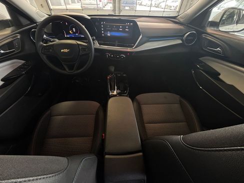 Used 2025 Chevrolet Trax LT image 33