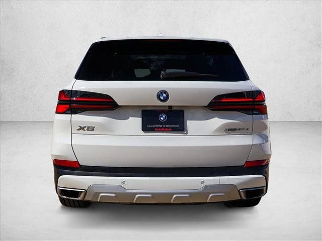 Used 2025 BMW X5 xDrive50e AWD/4WD image 6