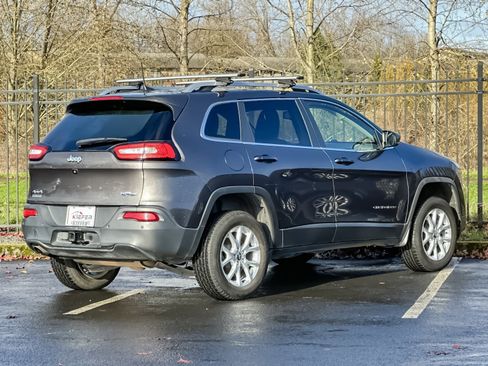 Used 2018 Jeep Cherokee Latitude Plus w/ Comfort/Convenience Group image 4