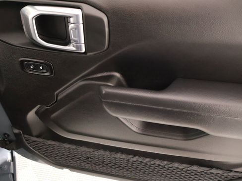 Used 2025 Jeep Wrangler Sport AWD/4WD image 14
