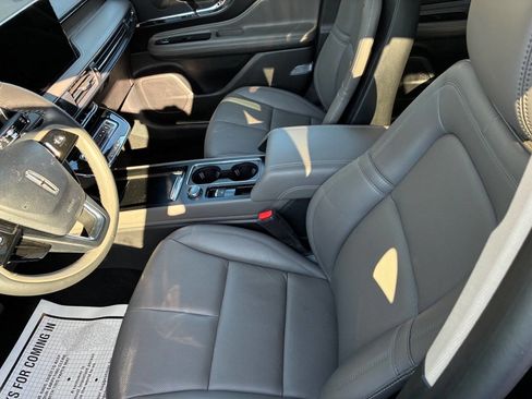 Used 2025 Lincoln Corsair Grand Touring image 5
