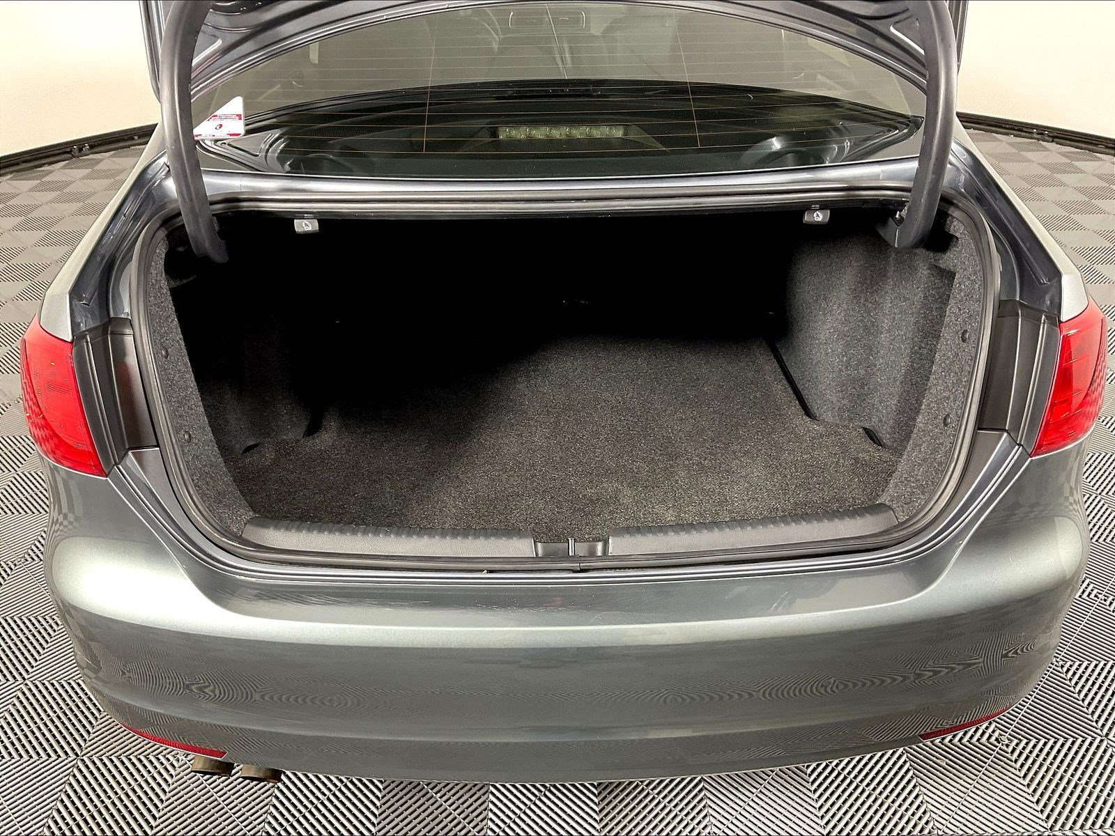 Used 2013 Volkswagen Jetta SE FWD image 37