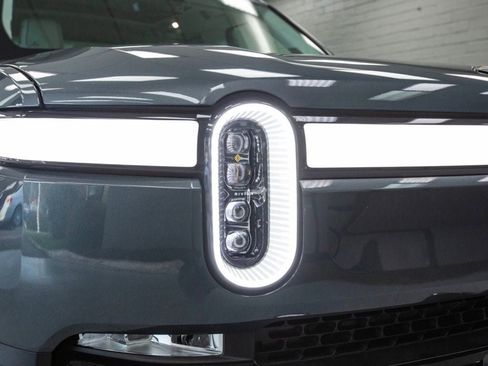 Used 2022 Rivian R1T Adventure image 11
