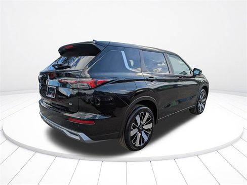 New 2025 Mitsubishi Outlander SE image 4