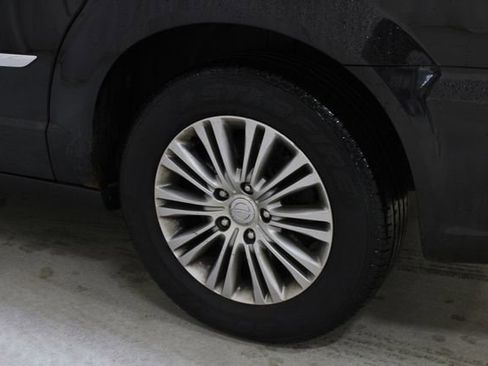 Used 2014 Chrysler Town & Country Touring-L w/ Driver Convenience Group image 25