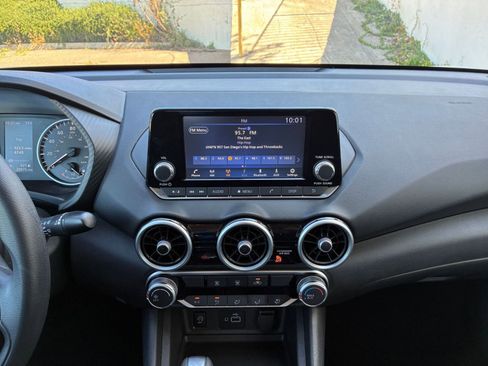 Used 2025 Nissan Sentra S image 17