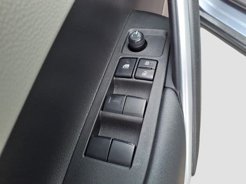 Used 2022 Toyota Corolla Cross LE w/ Moonroof Package AWD/4WD image 16